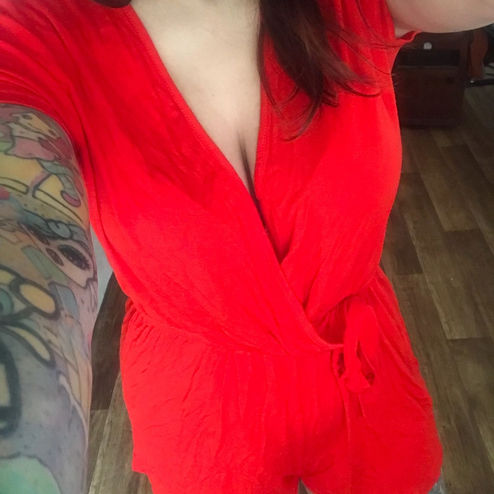 🔥red romper 🔥 size small